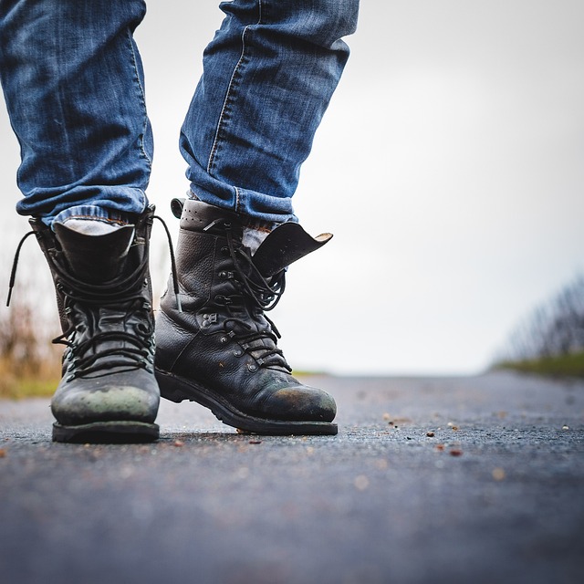 como-combinar-zapatillas-de-cana-alta-para-hombres