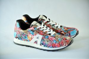 Zapatillas deportivas y sneakers Mas alla del deporte un icono de la moda femenina 2